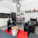 Kz10E Paola Apt On Kazinczy Utca