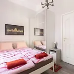 Kz10E Paola Apt On Kazinczy Utca