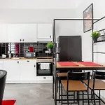 Kz10E Paola Apt On Kazinczy Utca