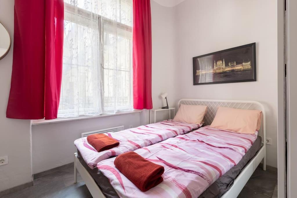Kz10e Paola On Kazinczy Utca Apartment Budapest