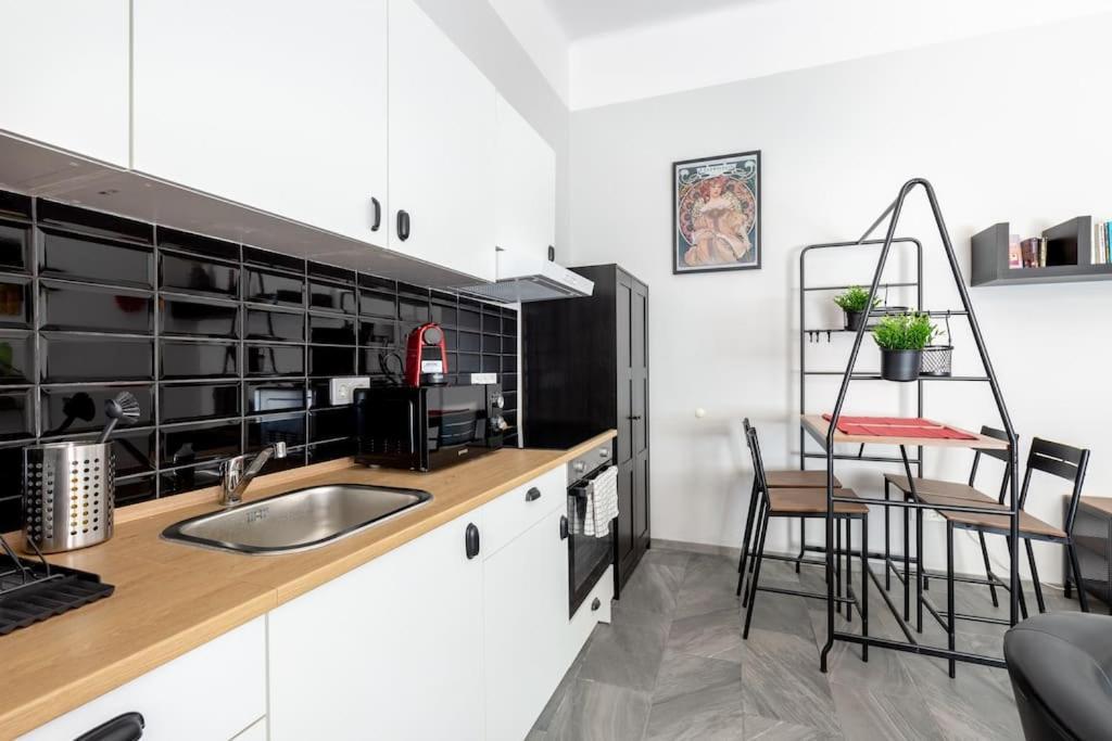Apartment Kz10e Paola On Kazinczy Utca Budapest